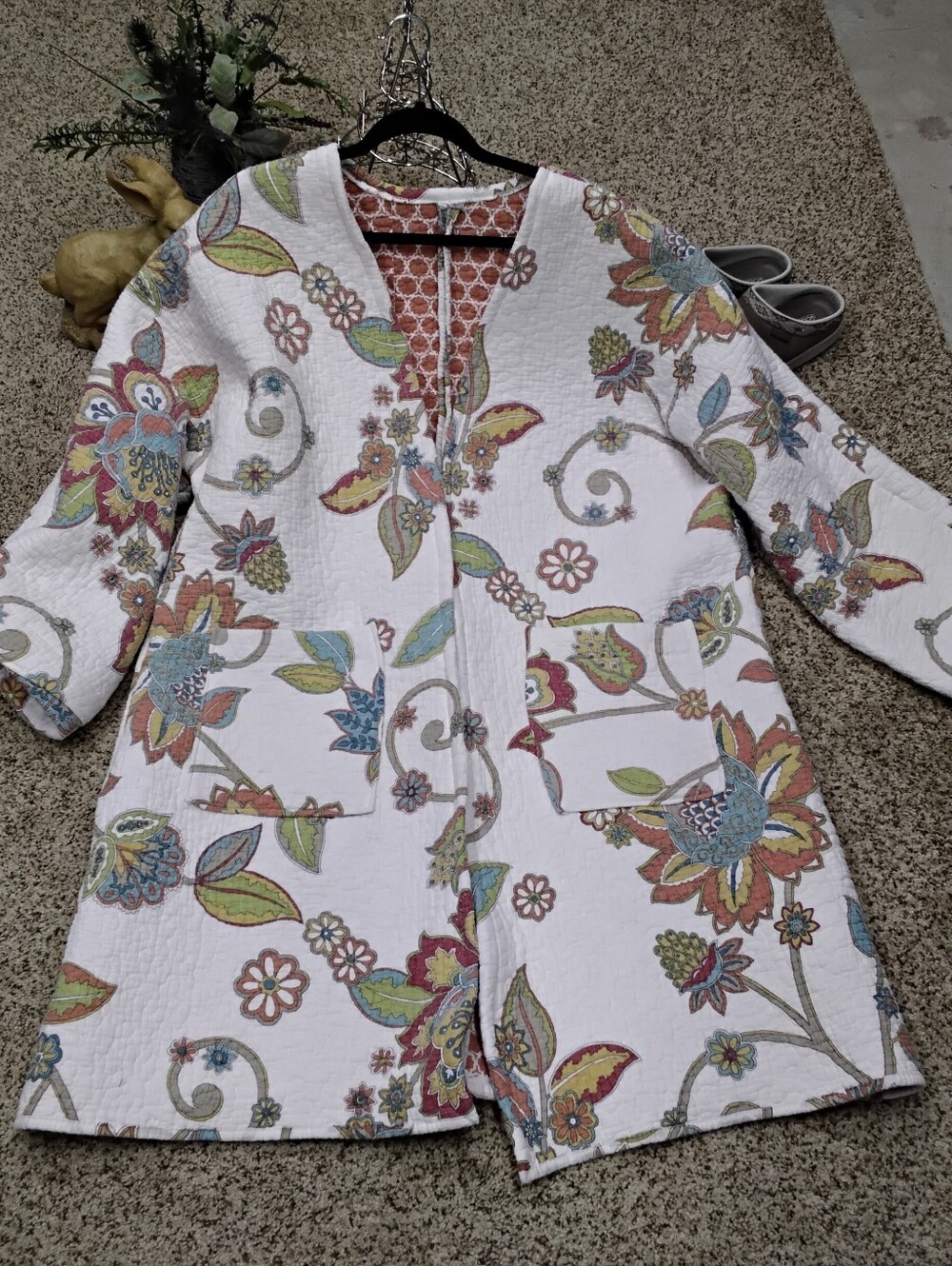 4086 Size XL/1X Oversize White Floral Quilted Long Jacket Coat